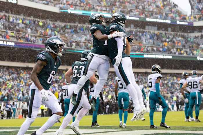Eagles celebrate at TD vs. Jaguars